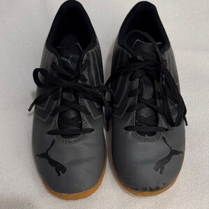 Puma kids Black and Gray Athletic sneakers Shoes size 1.5